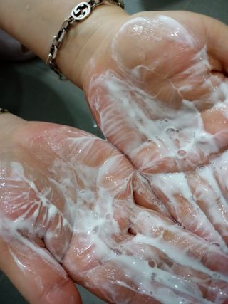 [포레스트스토리] 탈모증상완화 샴푸 1,000ml — 5점을 준 리뷰어가 2022년 8월 올린 사용 사진