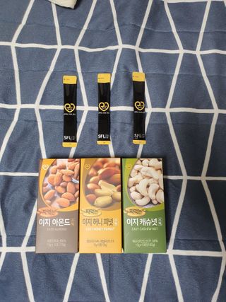 짜먹는 이지견과 짜먹는 이지아몬드, 짜먹는 이지허니피넛, 짜먹는 이지캐슈넛 각 10g X  10포 — 5점을 준 리뷰어가 2021년 2월 올린 사용 사진