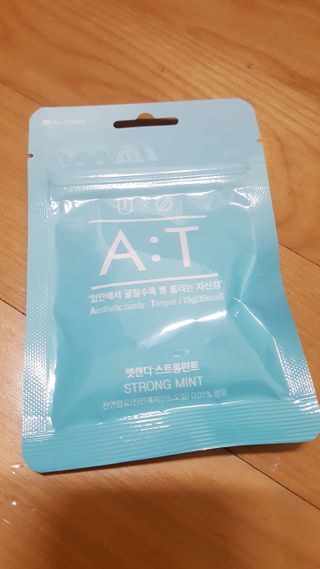 입 냄새 완화에 도움을 주는 에티켓 캔디 앳캔디 스트롱민트 — 5점을 준 리뷰어가 2021년 1월 올린 사용 사진
