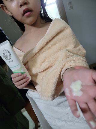 mom e 맘이 내추럴 베이비 케어 크림+바디오일 — 4.5점을 준 리뷰어가 2021년 1월 올린 사용 사진