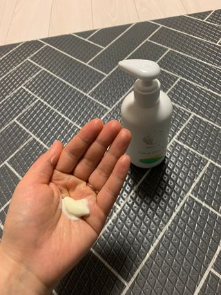 mom e 맘이 내추럴 베이비 케어 샴푸앤바스+로션 — 4.5점을 준 리뷰어가 2021년 1월 올린 사용 사진