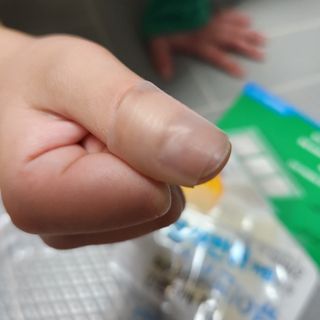 [큐어반H 커팅] 간편하게 떼서 쓰는 자외선차단 습윤밴드 (1팩/30매입) — 5점을 준 리뷰어가 2022년 11월 올린 사용 사진