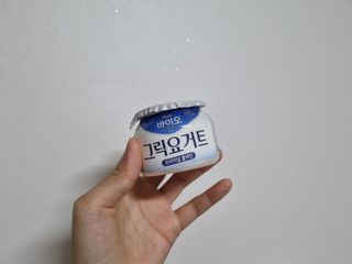 매일바이오 그릭요거트 오리지널 플레인 4개, 로스터리 커피믹스 4개 — 5점을 준 리뷰어가 2021년 12월 올린 사용 사진