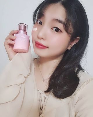 AHC 아우라 시크릿 톤업 벨벳 — 5점을 준 리뷰어가 2021년 4월 올린 사용 사진