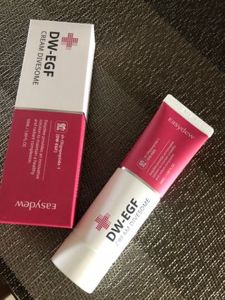 이지듀 DW-EGF 크림 다이브좀_콜라겐이 쏙쏙, 탄력피부로 다이빙 — 5점을 준 리뷰어가 2021년 2월 올린 사용 사진