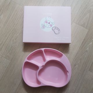 유비맘 캐릭터 실리콘 흡착 식판_색상 랜덤발송 — 4.5점을 준 리뷰어가 2021년 3월 올린 사용 사진