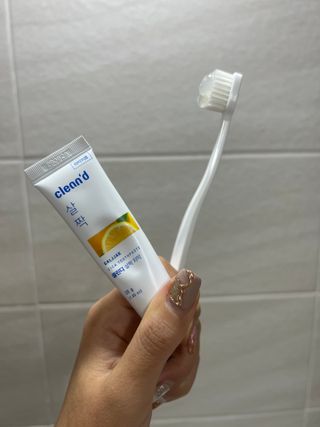 주식회사 클린디 [클린디] 파우치에 쏙 넣어 밖에서도 치아건강🦷 챙기기 [맞춤 칫솔 + 치약  + 파우치 구성] — 5점을 준 리뷰어가 2022년 1월 올린 사용 사진