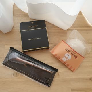 툴앤썸 로즈골드 에디션 치크or쉐딩 브러시+밀키 내추럴 스펀지+호빵 곤약 스펀지 — 5점을 준 리뷰어가 2021년 2월 올린 사용 사진