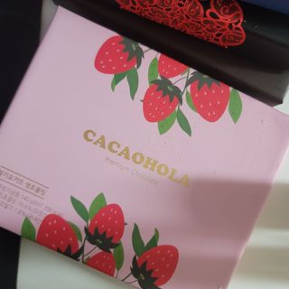 연말/새해선물 딸기 초콜릿 종착역, 건딸기가 상큼하게 씹히는 카카올라 딸기생초콜릿 — 5점을 준 리뷰어가 2021년 10월 올린 사용 사진