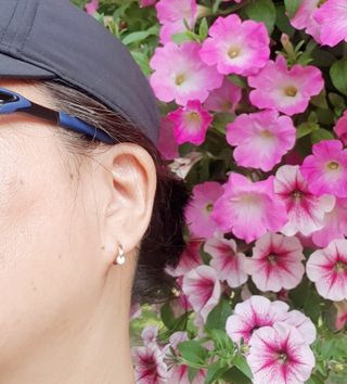 [골드앤디어] 14K 사선 큐빅 원터치 귀걸이_3color — 5점을 준 리뷰어가 2021년 6월 올린 사용 사진