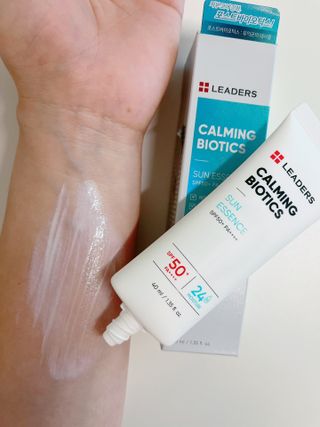 리더스코스메틱 리더스 카밍 바이오틱스 선 에센스 SPF 50+ PA++++ — 5점을 준 리뷰어가 2022년 8월 올린 사용 사진