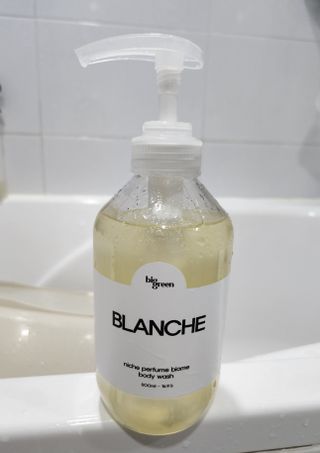 빅그린 니치 퍼퓸 바이옴바디워시 500ml(상탈, 블랙베리&베이, 블랑쉐 3종 중 택1) — 4.5점을 준 리뷰어가 2022년 7월 올린 사용 사진