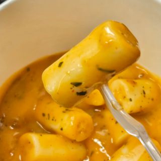 나우  [요리궁리] B타입 ( 매콤, 치즈, 매콤까르보 ) 꽃떡볶이 6개입 세트 — 5점을 준 리뷰어가 2025년 3월 올린 사용 사진