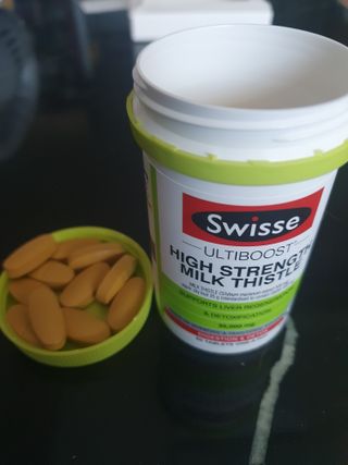 Swisse 스위스 고함량 밀크씨슬 35,000mg 60정 — 4점을 준 리뷰어가 2021년 11월 올린 사용 사진