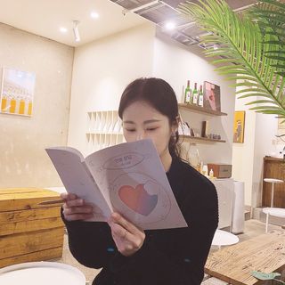 워터멜론컴퍼니 마음 백문 백답 / 가족 연애 진로 결혼 부모님 친구 우정 문답100문 100답 — 5점을 준 리뷰어가 2022년 10월 올린 사용 사진