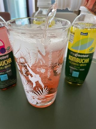 더그레잇티 콤부차 [매일유업] 더그레잇티 44kcal 콤부차 300ml *12개입 (오리지널 6개+베리리치 6개) — 5점을 준 리뷰어가 2023년 7월 올린 사용 사진
