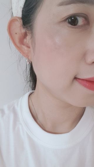 [골드앤디어] 14K 사선 큐빅 원터치 귀걸이_3color — 4점을 준 리뷰어가 2021년 6월 올린 사용 사진