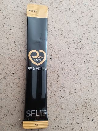 짜먹는 이지견과 짜먹는 이지아몬드, 짜먹는 이지허니피넛, 짜먹는 이지캐슈넛 각 10g X  10포 — 5점을 준 리뷰어가 2021년 1월 올린 사용 사진