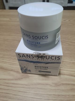 산수시 아쿠아 베네핏 24h 수부지 물광 속건조 수분크림 50ml — 5점을 준 리뷰어가 2021년 6월 올린 사용 사진