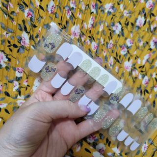 [네일가게] 햇빛에 닿으면 색이 변하는 신기한 햇살 반전 네일스티커_B — 5점을 준 리뷰어가 2021년 8월 올린 사용 사진