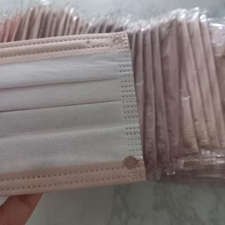 [애니가드] 센스 메베 베이지 컬러 사각 마스크 5P — 5점을 준 리뷰어가 2022년 8월 올린 사용 사진