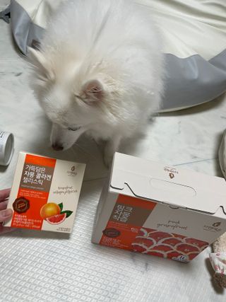 자연에온 핑크 자몽 착즙 100mL 10개입 1BOX +가 득담은 자몽 콜라겐 젤리스틱 1BOX — 5점을 준 리뷰어가 2021년 7월 올린 사용 사진