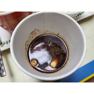 유비쿡 컵떡볶이 매운컵떡볶이2개/ 짜장컵떡볶이 2개  총 4개세트 — 5점을 준 리뷰어가 2021년 3월 올린 사용 사진