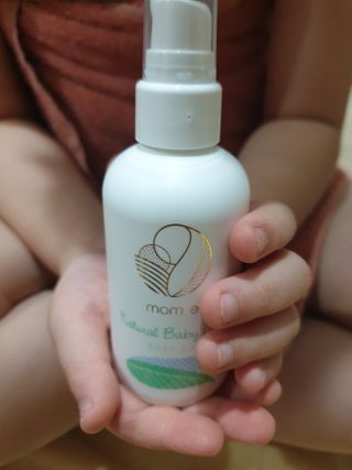 mom e 맘이 내추럴 베이비 케어 크림+바디오일 — 5점을 준 리뷰어가 2021년 1월 올린 사용 사진