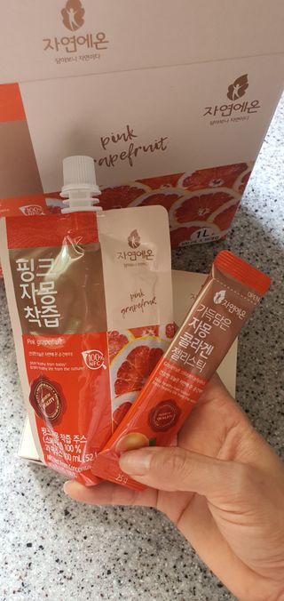 자연에온 핑크 자몽 착즙 100mL 10개입 1BOX +가 득담은 자몽 콜라겐 젤리스틱 1BOX — 5점을 준 리뷰어가 2021년 6월 올린 사용 사진