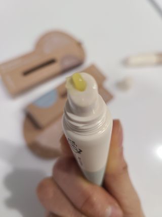 [후르디아] 올리브영 착한보습 비건 립버터 2종 — 5점을 준 리뷰어가 2023년 1월 올린 사용 사진