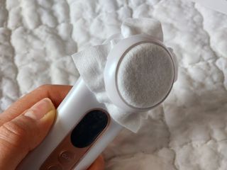 올인원 피부관리 이야 갈바닉 마사지기 — 5점을 준 리뷰어가 2023년 3월 올린 사용 사진