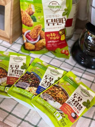 [풀무원] 식물성고기_두부크럼블덮밥소스3종, 두부텐더 — 2.5점을 준 리뷰어가 2021년 4월 올린 사용 사진