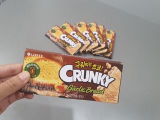 롯데제과 크런키 갈릭브레드 — 4점을 준 리뷰어가 2021년 10월 올린 사용 사진