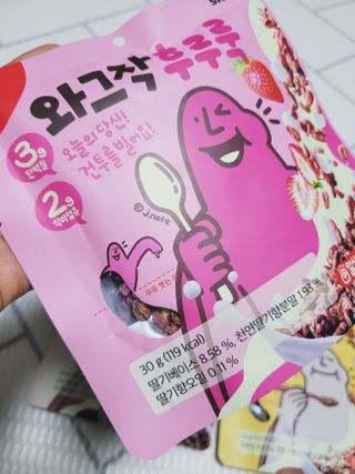 스낵스 와그작후루룩 3종_카카오2봉+아몬드2봉+딸기2봉 (총 6봉) — 5점을 준 리뷰어가 2024년 2월 올린 사용 사진