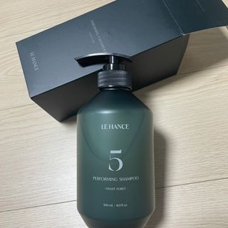 르핸스 퍼포밍 5 샴푸 비반트 포렛/베티버 포그 — 5점을 준 리뷰어가 2023년 2월 올린 사용 사진