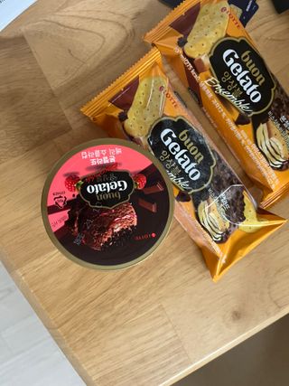 롯데제과 본젤라또 비스킷&바닐라카라멜바, 본젤라또 베리쇼콜라컵 — 5점을 준 리뷰어가 2021년 12월 올린 사용 사진