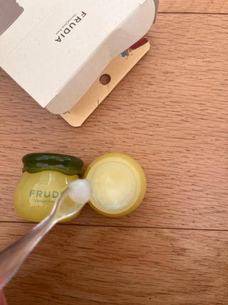 [후르디아] 유아부터 어른까지, 안심 아보카도 립밤 듀오 세트 — 5점을 준 리뷰어가 2024년 2월 올린 사용 사진