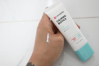 리더스코스메틱 리더스 카밍 바이오틱스 선 에센스 SPF 50+ PA++++ — 5점을 준 리뷰어가 2022년 5월 올린 사용 사진