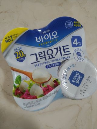 매일바이오 그릭요거트 오리지널 플레인 4개, 로스터리 커피믹스 4개 — 5점을 준 리뷰어가 2021년 12월 올린 사용 사진