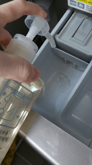 아토컴피 신생아와 반려동물도 사용가능한 고농축 세탁세제 섬유유연제 500ml 세트 (독일 피부과 임상시험 완료) — 5점을 준 리뷰어가 2022년 9월 올린 사용 사진