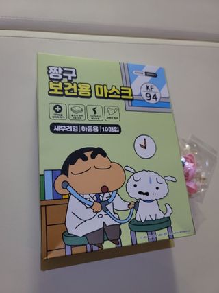 [숨그림]  덴탈마스크 짱구 우리아이 그리고 내가 쓰는 믿을수있는 케릭터 마스크  16종 — 5점을 준 리뷰어가 2021년 10월 올린 사용 사진