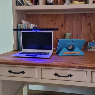 TOMO GRAPHY 나 있을땐 환한 조명 나 없을땐 확실한 살균 ★ DESK LIGHT & STERILIZER [ON] ★ — 5점을 준 리뷰어가 2021년 11월 올린 사용 사진