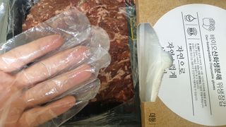 노플(NOPL) 노플 친환경 바이오 산화 생분해  항균 일회용 위생 비닐장갑 100매 + 지퍼백 소형, 대형 — 5점을 준 리뷰어가 2021년 9월 올린 사용 사진