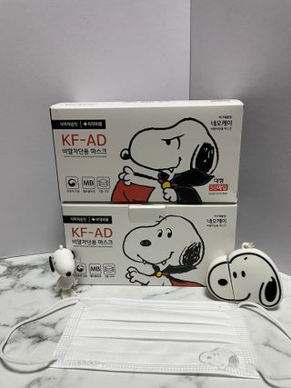 JHWORLD 스누피 마스크 정품 스누피 KF-AD 국내 비말차단 아동용 성인용 일회용 덴탈마스크 50매 — 5점을 준 리뷰어가 2021년 6월 올린 사용 사진