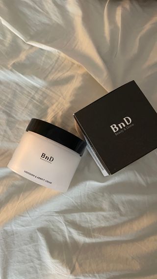 비엔디 프리용[한/영]BnD 바디 미백 겨드랑이 크림 — 4점을 준 리뷰어가 2024년 11월 올린 사용 사진