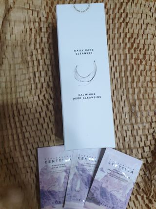 스킨1004 [SKIN1004] 마다가스카르 센텔라 라이트 클렌징 오일 200ml — 5점을 준 리뷰어가 2024년 7월 올린 사용 사진