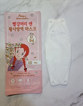 [숨그림]  덴탈마스크 짱구 우리아이 그리고 내가 쓰는 믿을수있는 케릭터 마스크  16종 — 5점을 준 리뷰어가 2021년 11월 올린 사용 사진