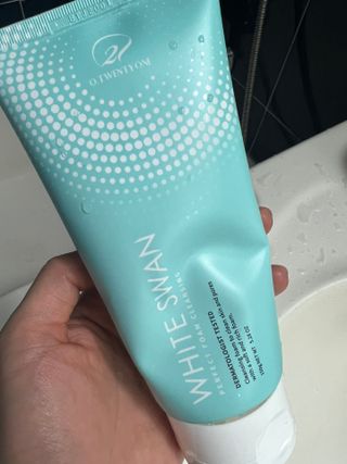 오투에니원 화이트 스완 퍼펙트 폼 클렌징 150g 퍼프증정 — 5점을 준 리뷰어가 2023년 1월 올린 사용 사진