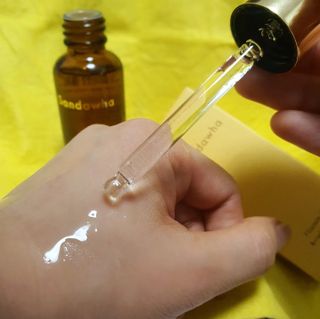 스킨큐어 산다화 비타민c 화이트닝 에센스 30ml — 5점을 준 리뷰어가 2023년 7월 올린 사용 사진