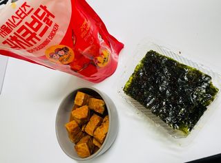 [서울시스터즈] CU 김치 4총사 세트-김치볶음밥, 김치큐브닭, 김치바삭김, 김치아몬드 — 5점을 준 리뷰어가 2021년 10월 올린 사용 사진